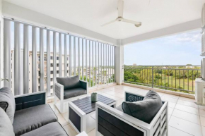 Tropical Horizons - Chic Family Stay with Pool